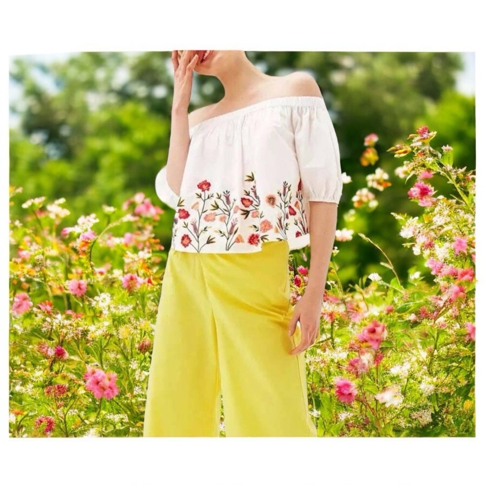 CLICHE Floral Embroidered Off-Shoulder Top MEDIUM White with Soft Colors EUC